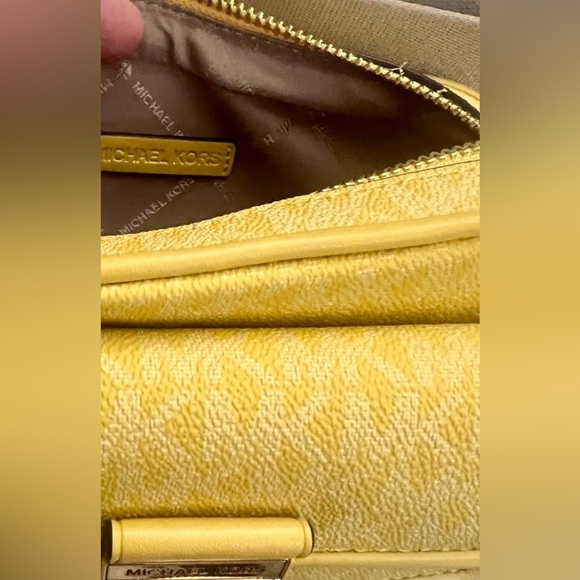 🎈Michael Kors Bradshaw Crossbody Camera Bag - Picture 9 of 10